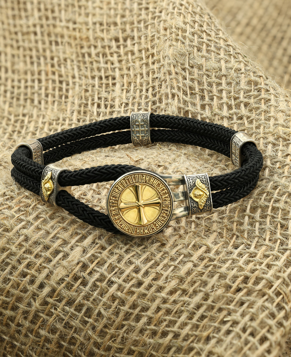 Браслет из серебра 925 пробы и золота 750 пробы c шёлковым шнурком