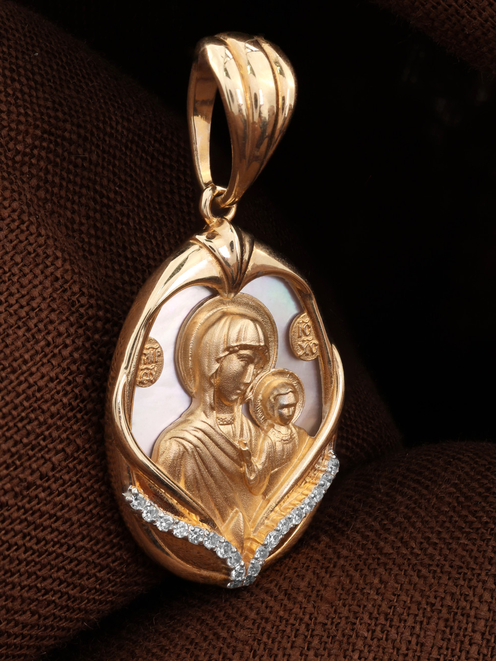 Нательная икона из красного золота 585 пробы c бриллиантами и перламутром