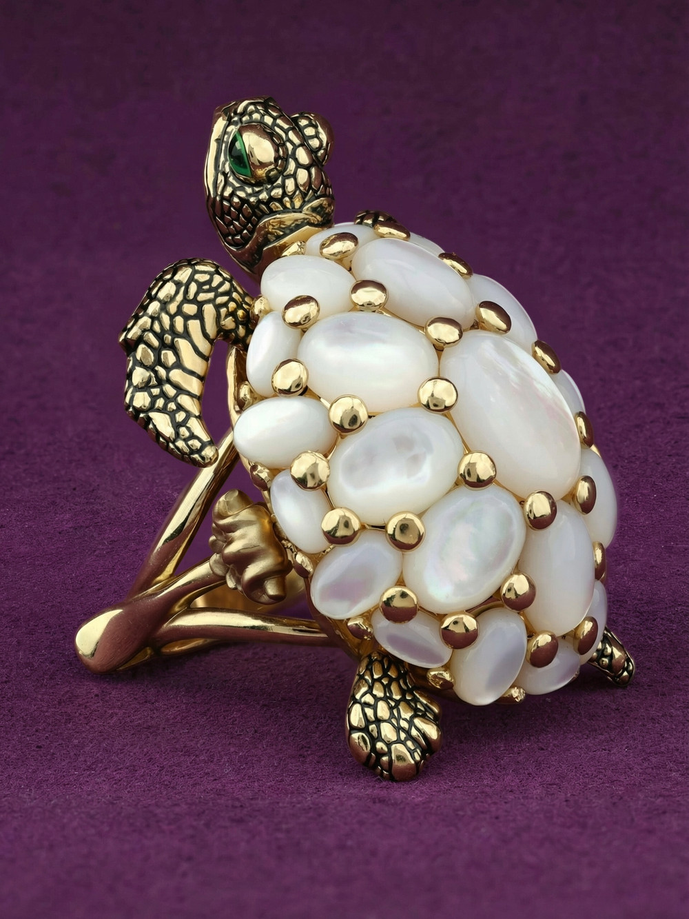 Кольцо из лимонного золота 585 пробы c эмалью и перламутром