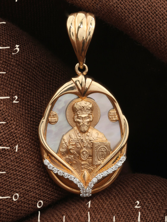Нательная икона из красного золота 585 пробы c бриллиантами и перламутром