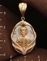 Образок из золота c бриллиантами и перламутром