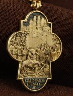 Крест из лимонного золота