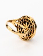 Кольцо из золота c эмалью и ониксом