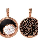 Подвеска из золота c ониксом и перламутром