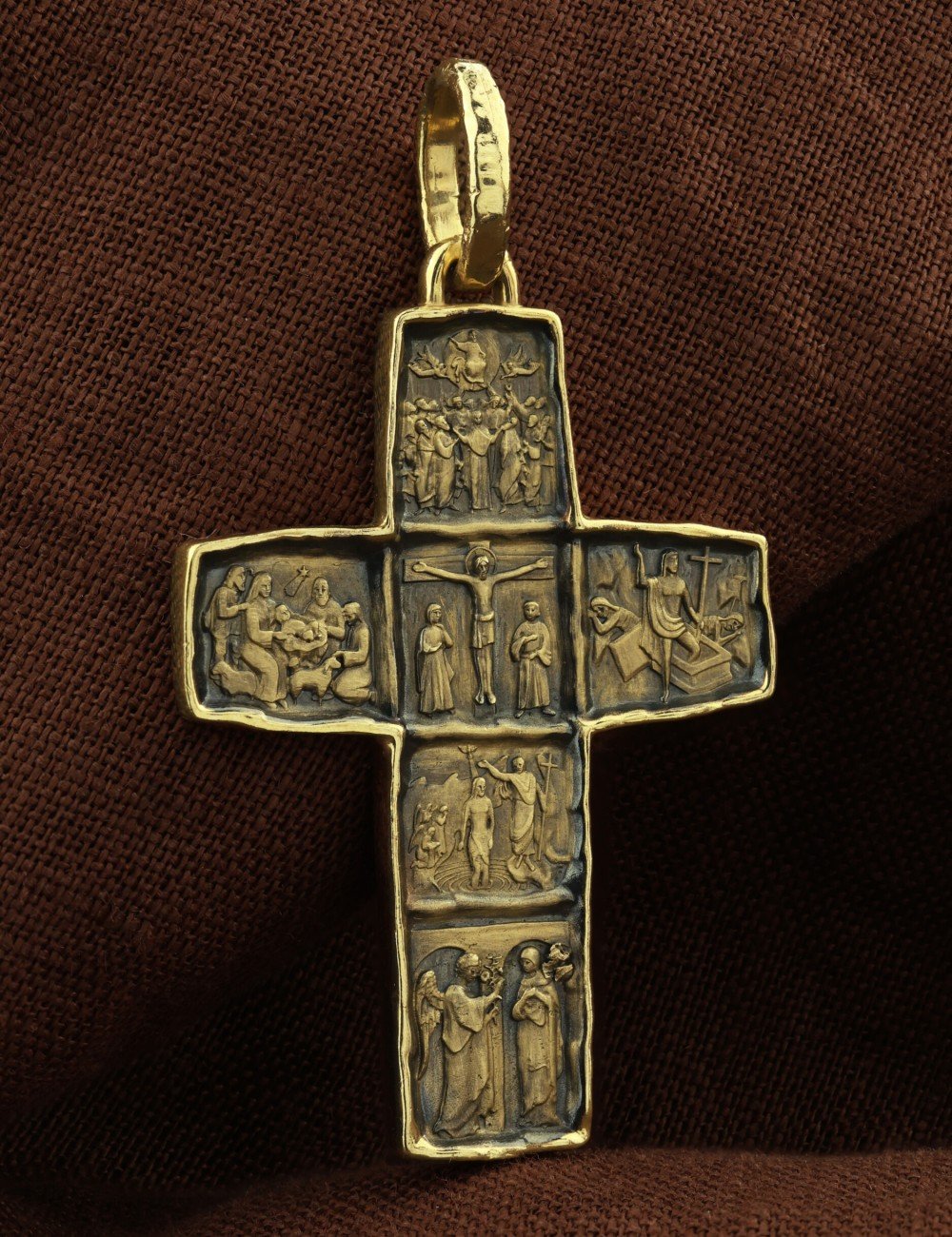 Крест из лимонного золота