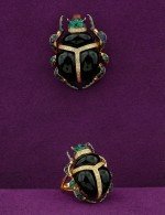 Подвеска из лимонного золота c бриллиантами, сапфиром, изумрудом, ониксом и изумрудом