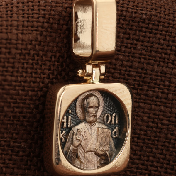 Нательная икона из красного золота 585 пробы