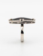 Кольцо из белого золота c бриллиантами, рубином и ониксом