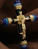 Крест из лимонного золота c ониксом, агатом и лазуритом