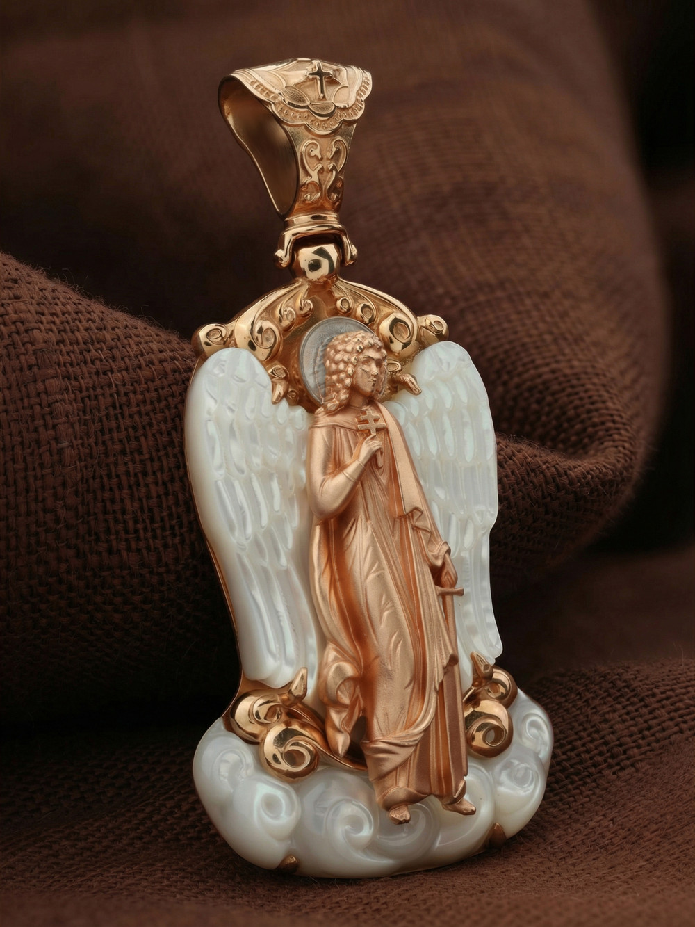 Нательная икона из красного золота 585 пробы c перламутром