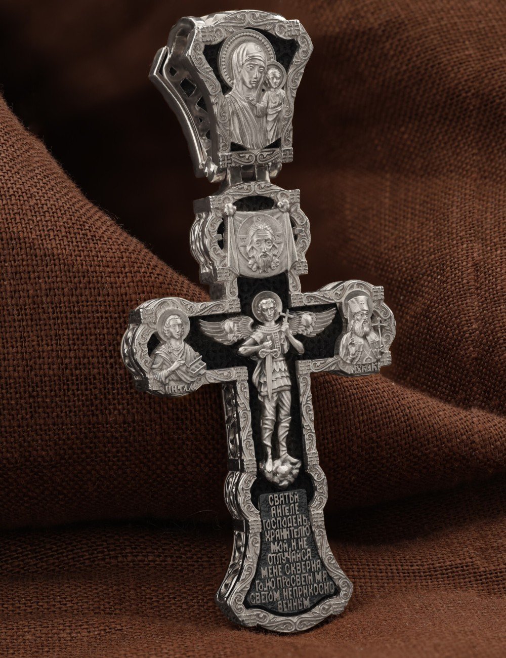 Крест из белого золота c эбеновым деревом