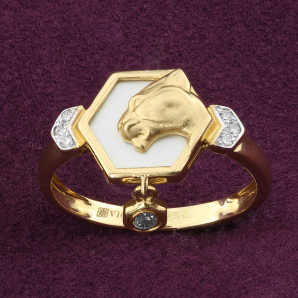 Кольцо из лимонного золота 585 пробы c бриллиантами и перламутром