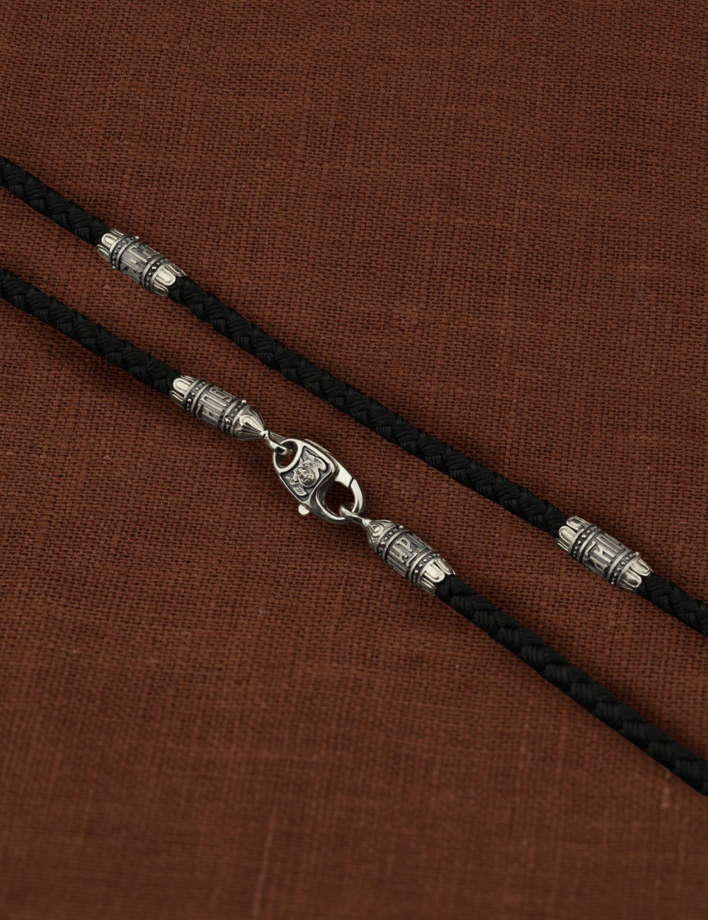 Шнурок шёлковый из белого золота c шёлковым шнурком