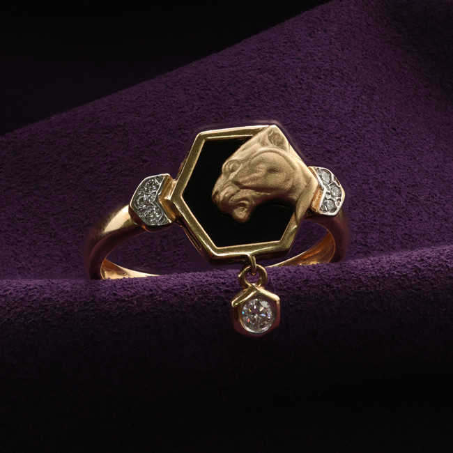 Кольцо из красного золота 585 пробы c бриллиантами и ониксом