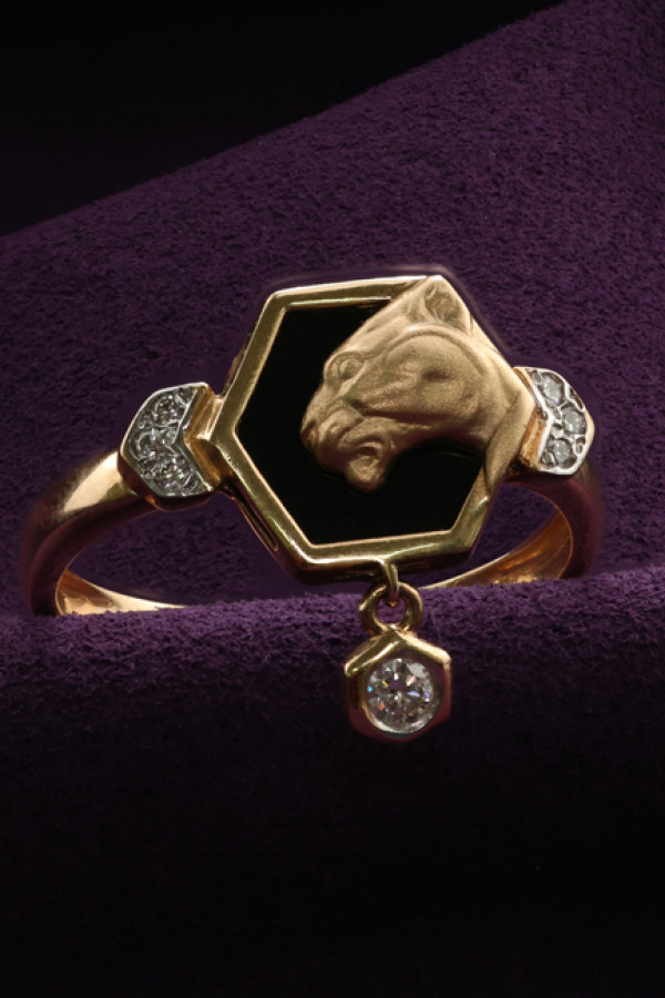 Кольцо из красного золота 585 пробы c бриллиантами и ониксом