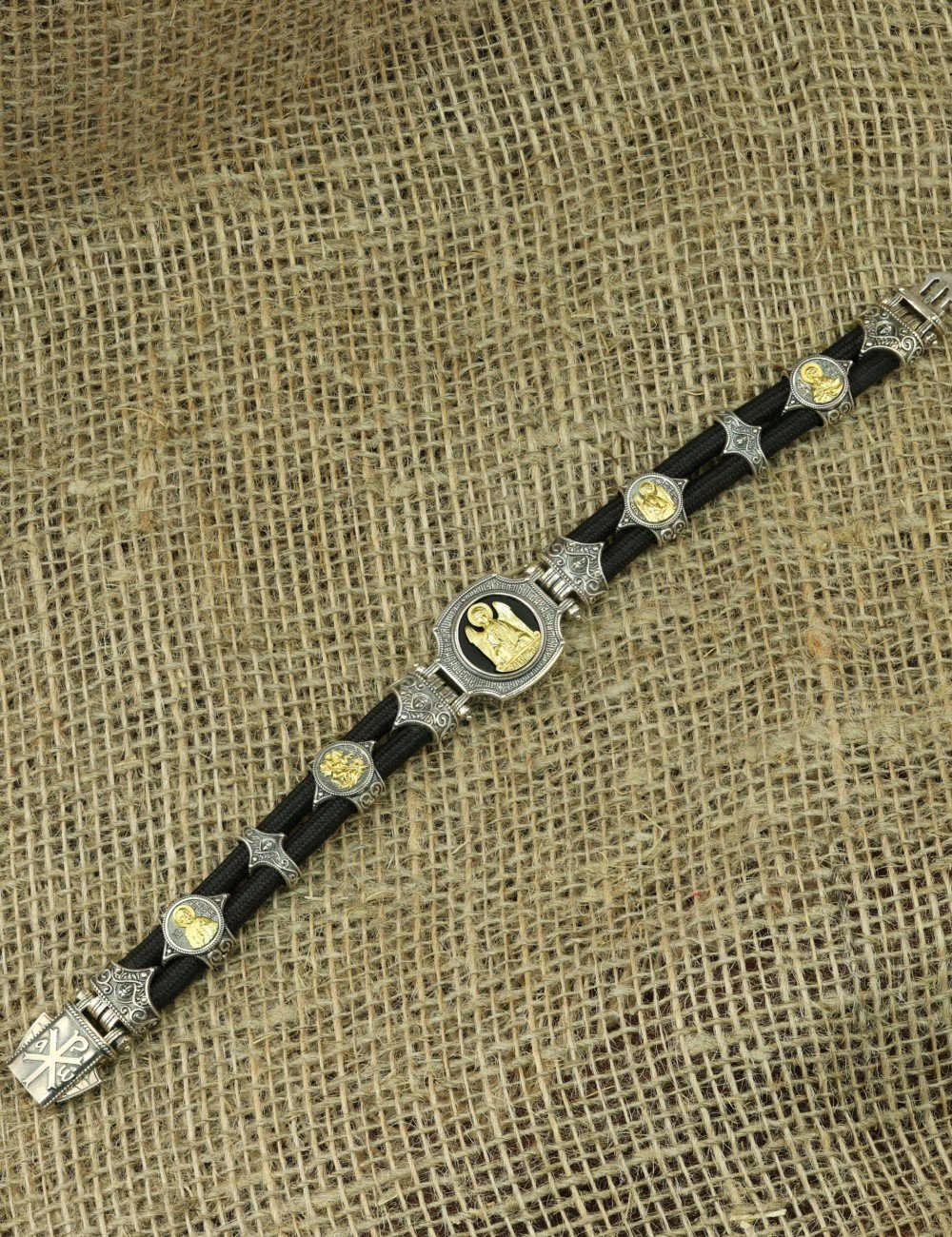 Браслет из серебра и золота c ониксом и шёлковым шнурком