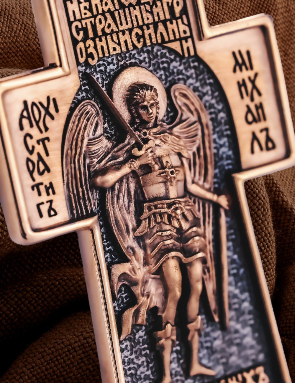 Крест из золота