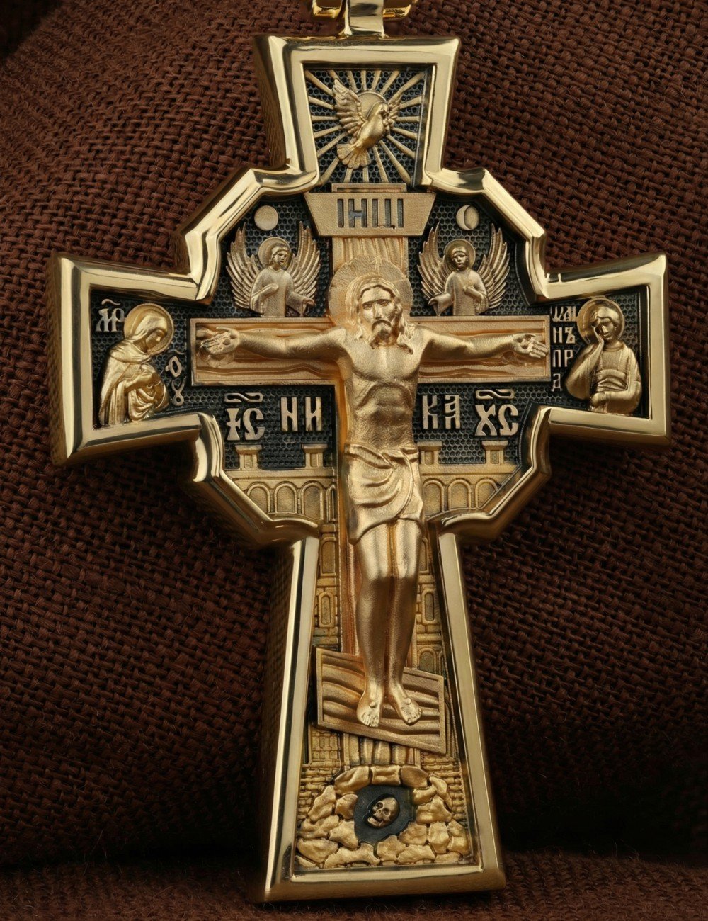 Крест из лимонного золота