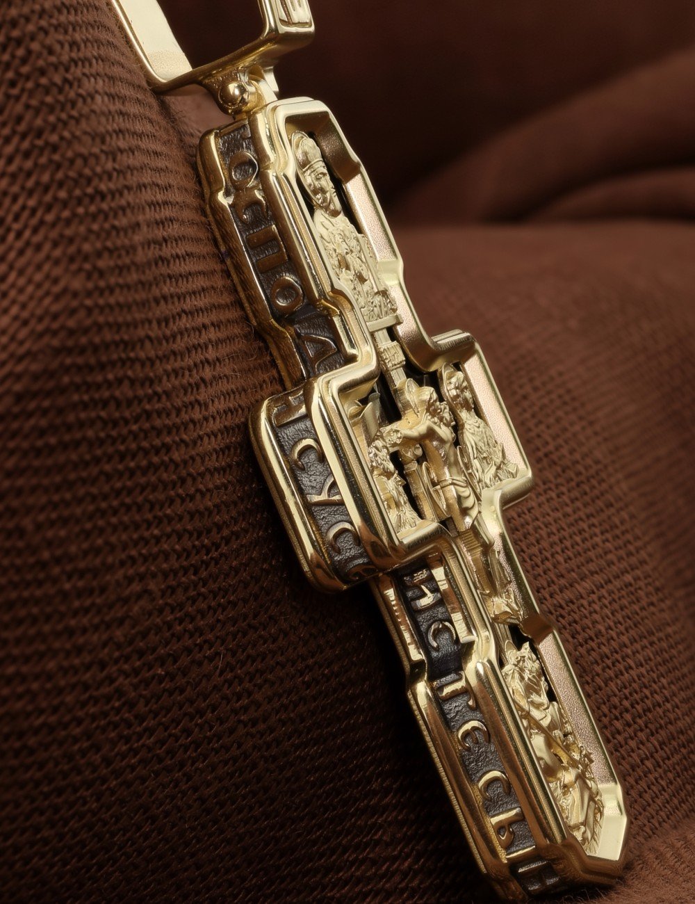 Крест из лимонного золота c ониксом