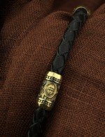 Браслет из лимонного золота c кожаным шнурком