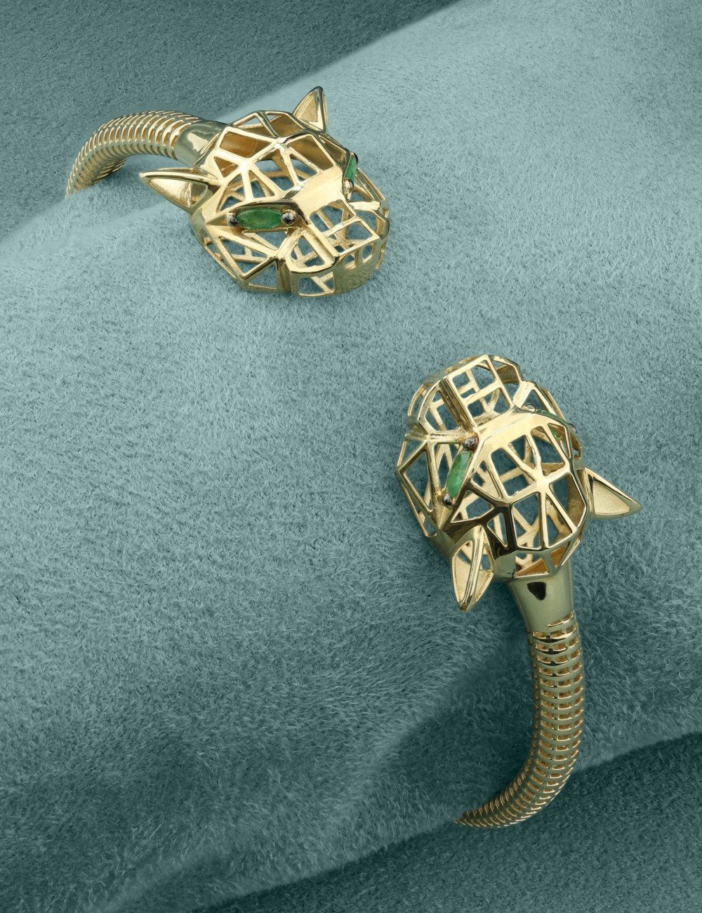 Браслет из лимонного золота c изумрудом