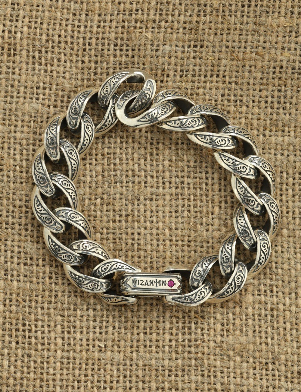 Браслет из серебра c рубином