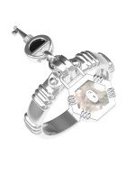 Кольцо из белого золота c ониксом и перламутром