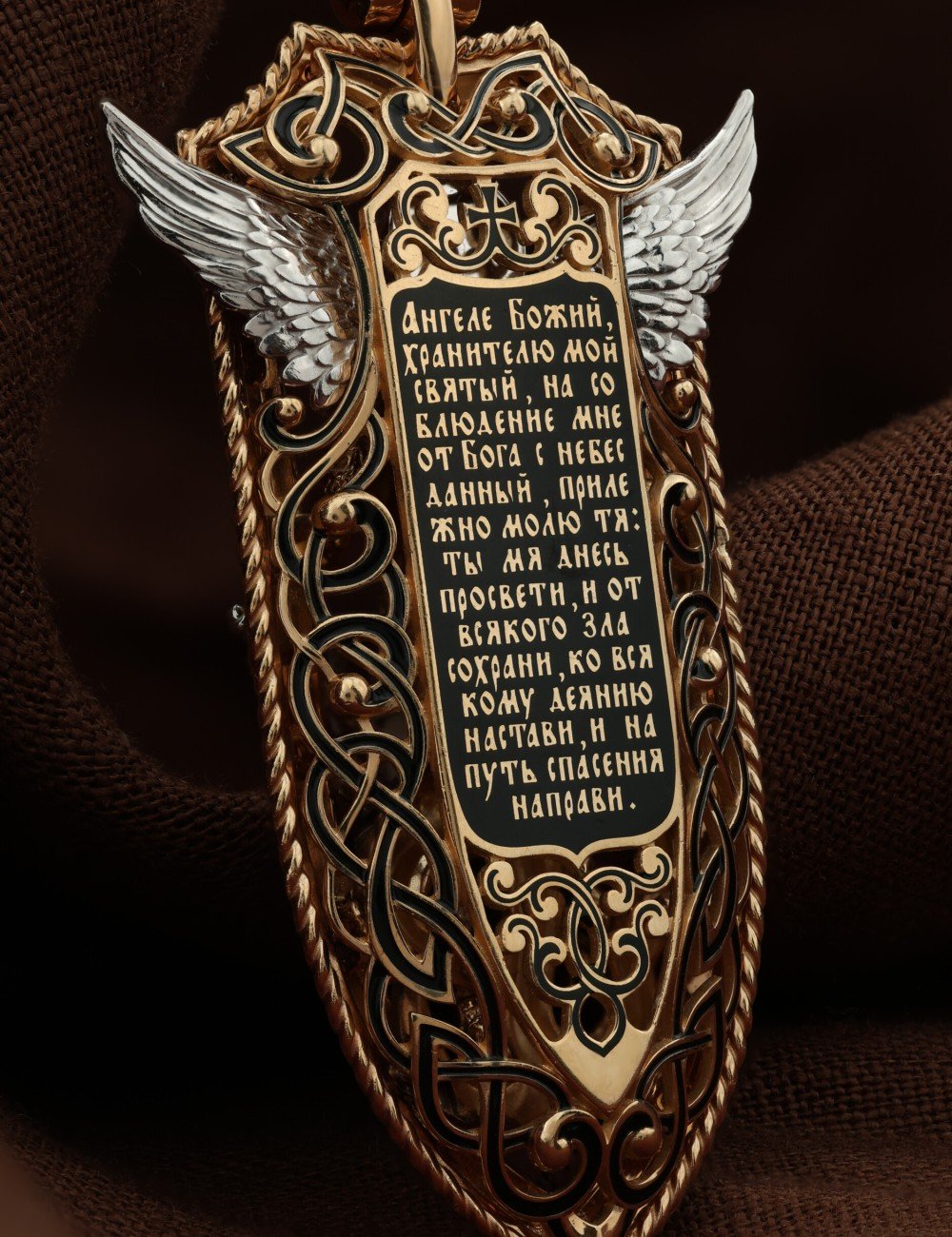 Образок из золота c эмалью и бивнем мамонта