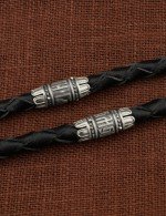 Гайтан из белого золота c кожаным шнурком