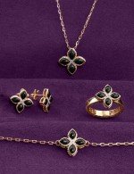 Серьги из золота c бриллиантами и ониксом