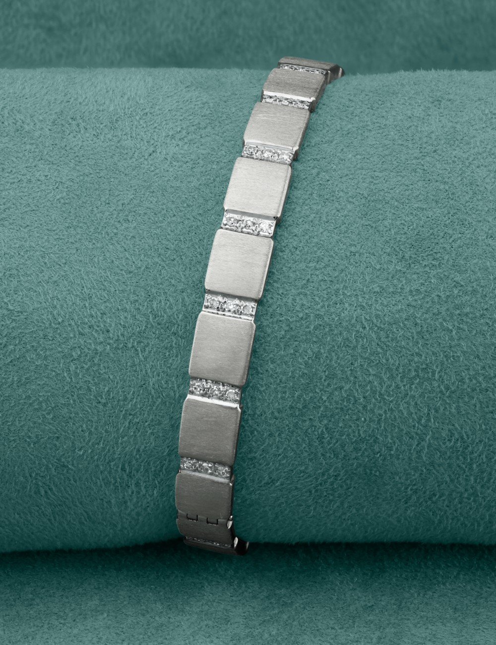 Браслет из белого золота c бриллиантами