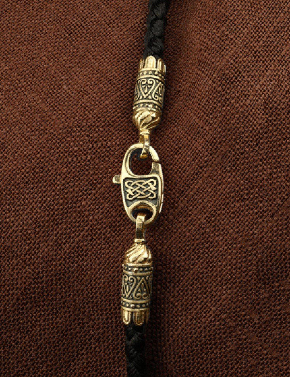 Шнурок шёлковый из лимонного золота c шёлковым шнурком