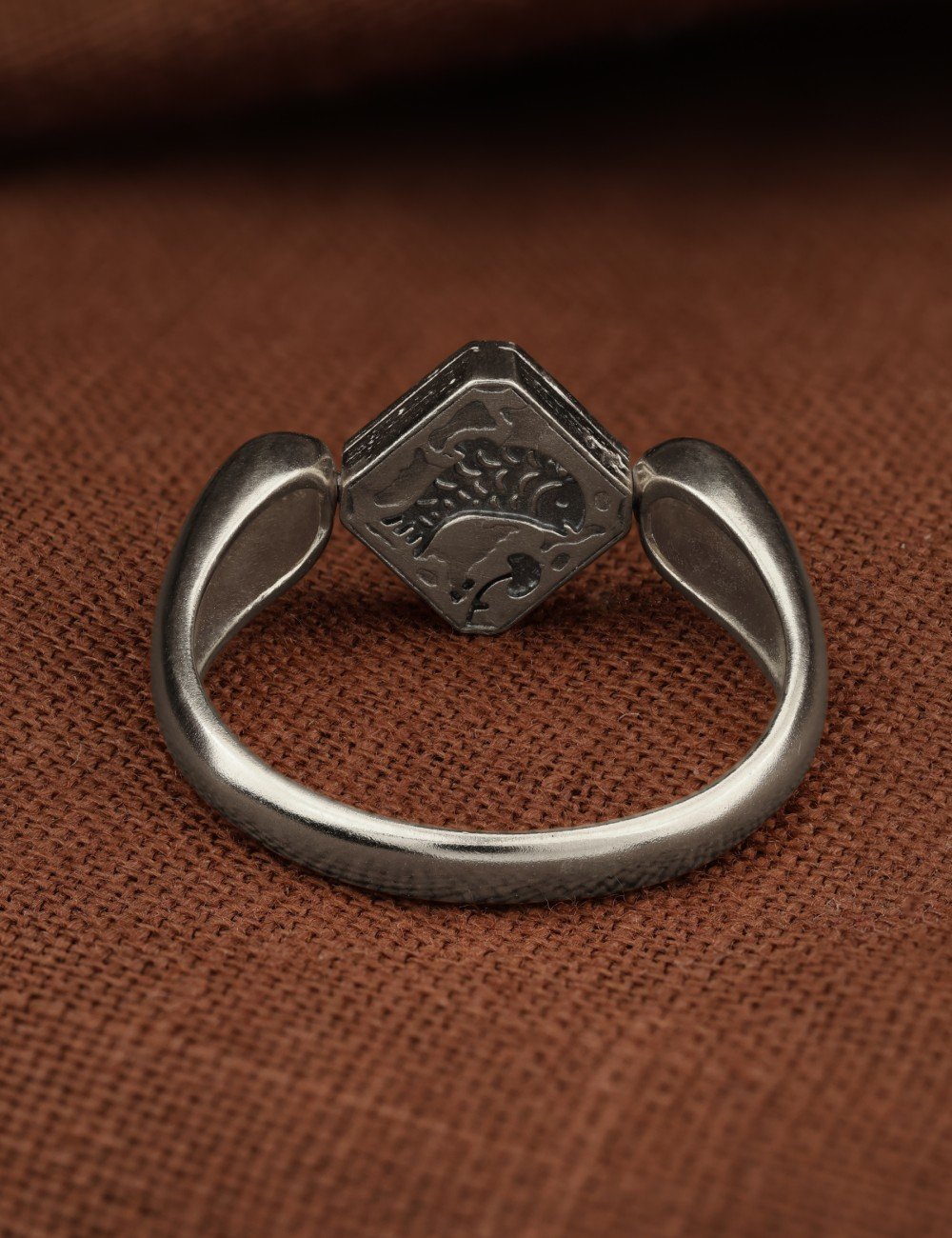 Кольцо из белого золота