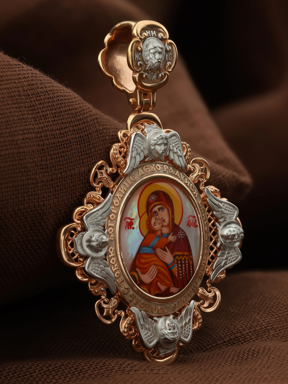 Нательная икона из красного золота 585 пробы c эмалью и перламутром