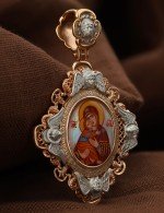 Образок из золота c эмалью и перламутром