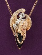 Колье из золота c эмалью, бриллиантами, рубином и ониксом