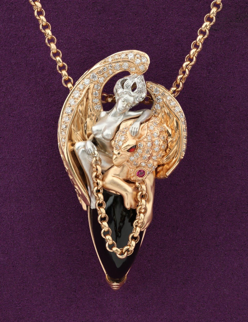 Колье из золота c эмалью, бриллиантами, рубином и ониксом