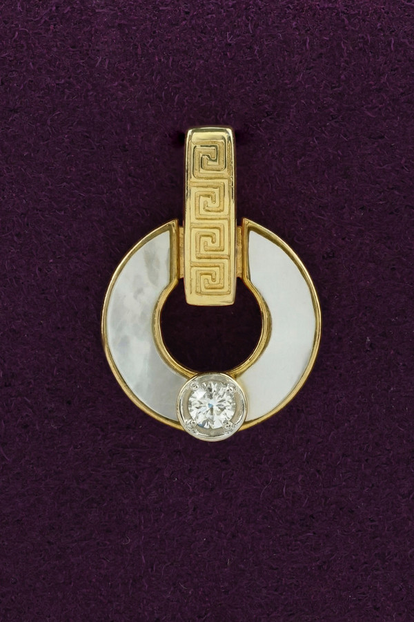 Подвеска из лимонного золота 585 пробы c бриллиантами и перламутром