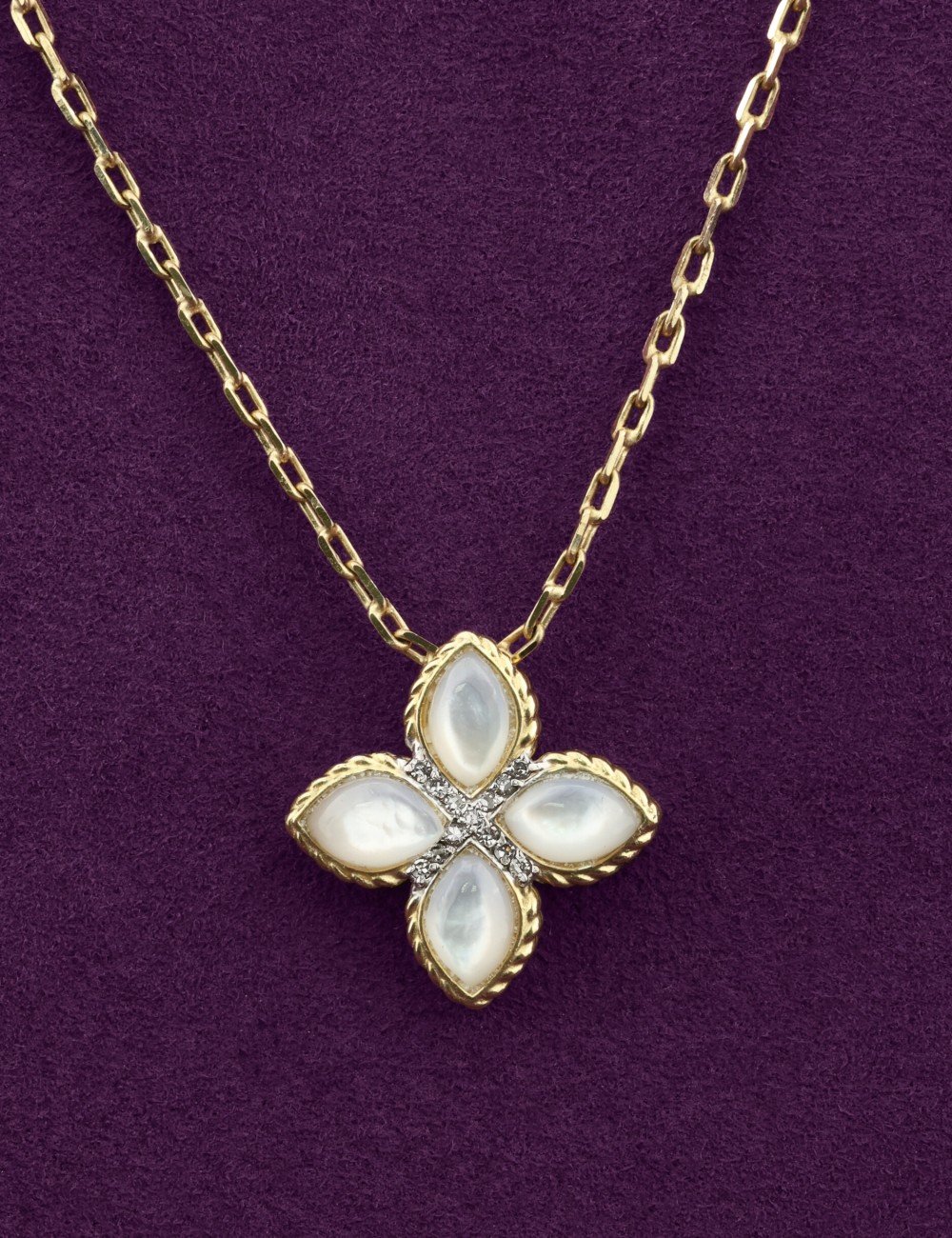 Колье из лимонного золота c бриллиантами и перламутром