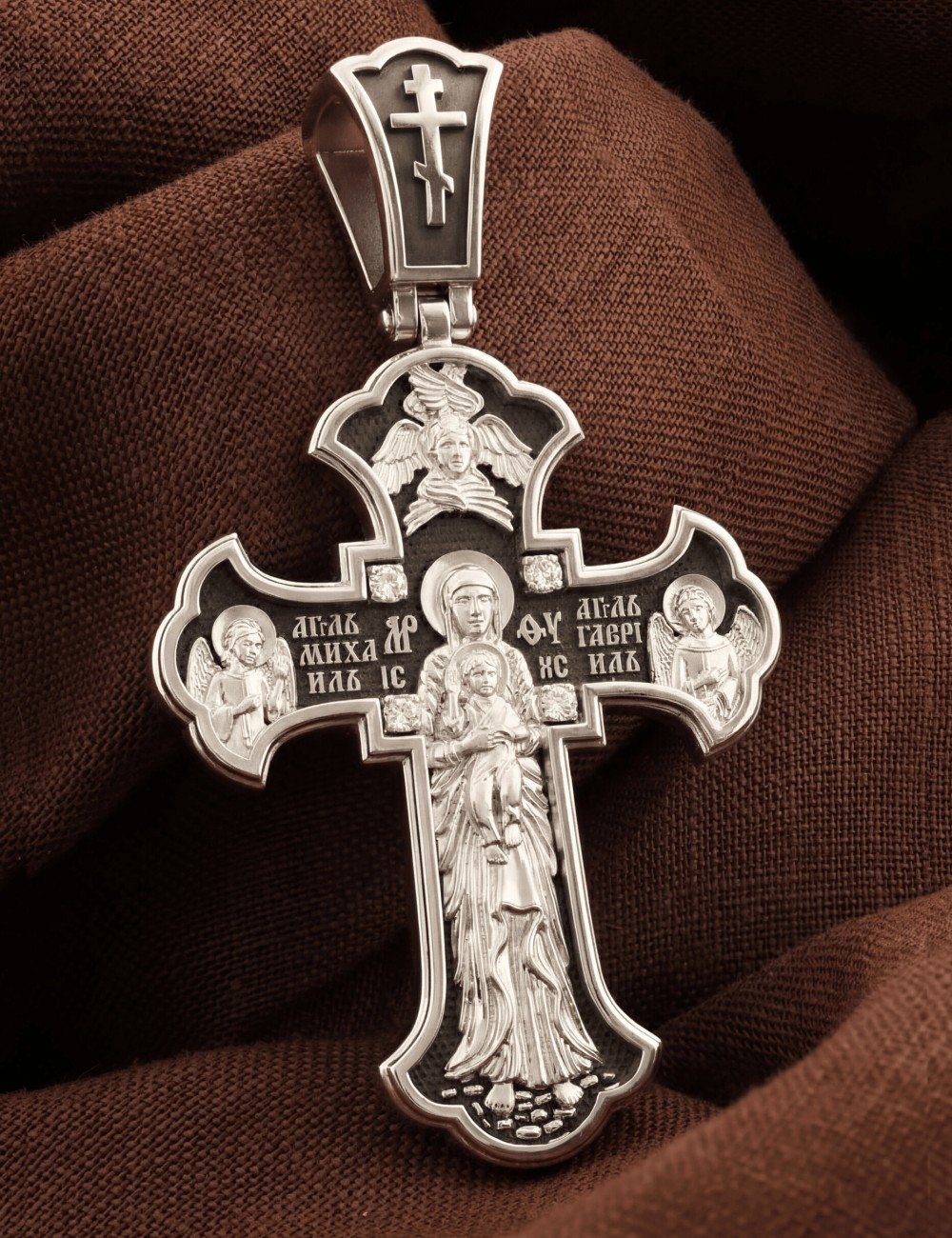 Крест из белого золота c бриллиантами