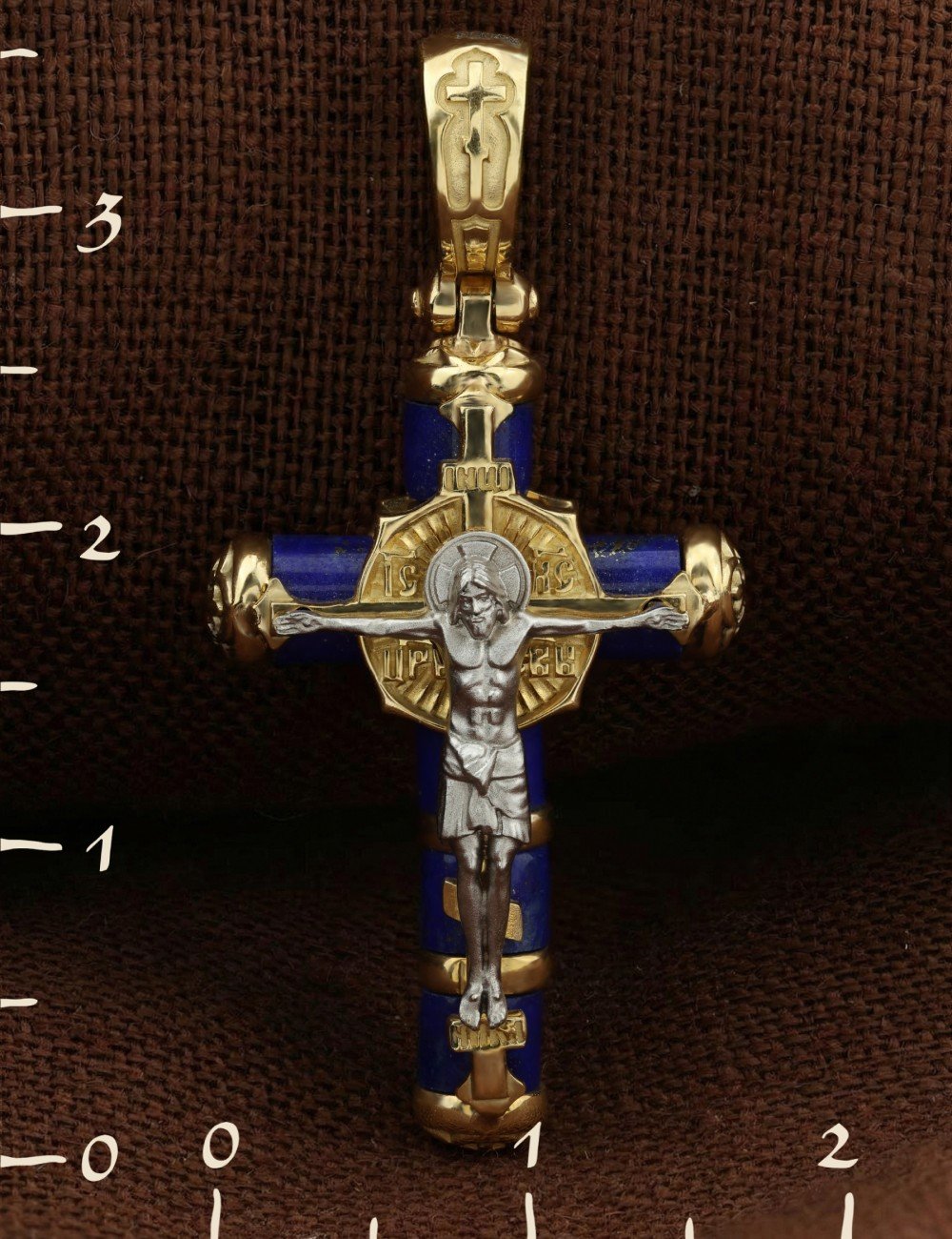 Крест из лимонного золота c лазуритом