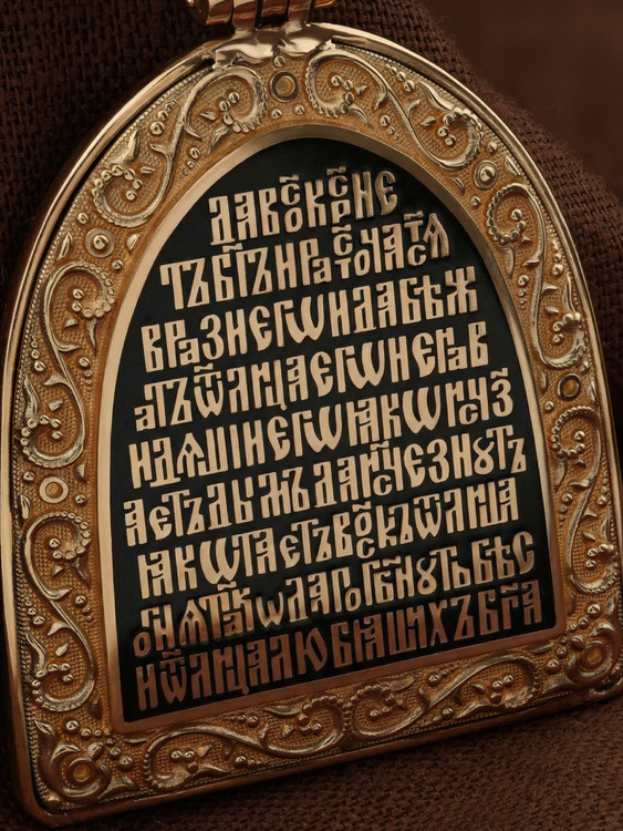 Нательная икона из красного золота 585 пробы c эмалью, рубином и бивнем мамонта