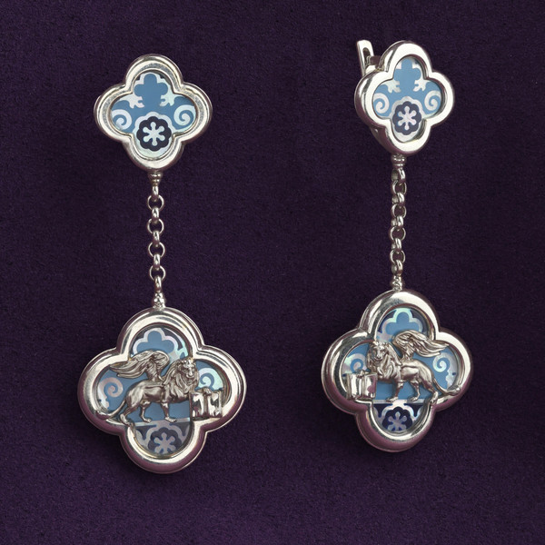 Серьги из белого золота 585 пробы c эмалью и перламутром