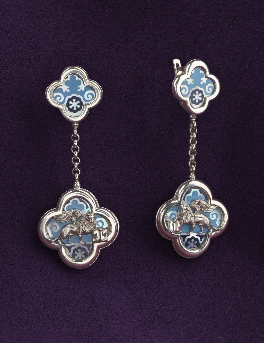 Серьги из белого золота c эмалью и перламутром