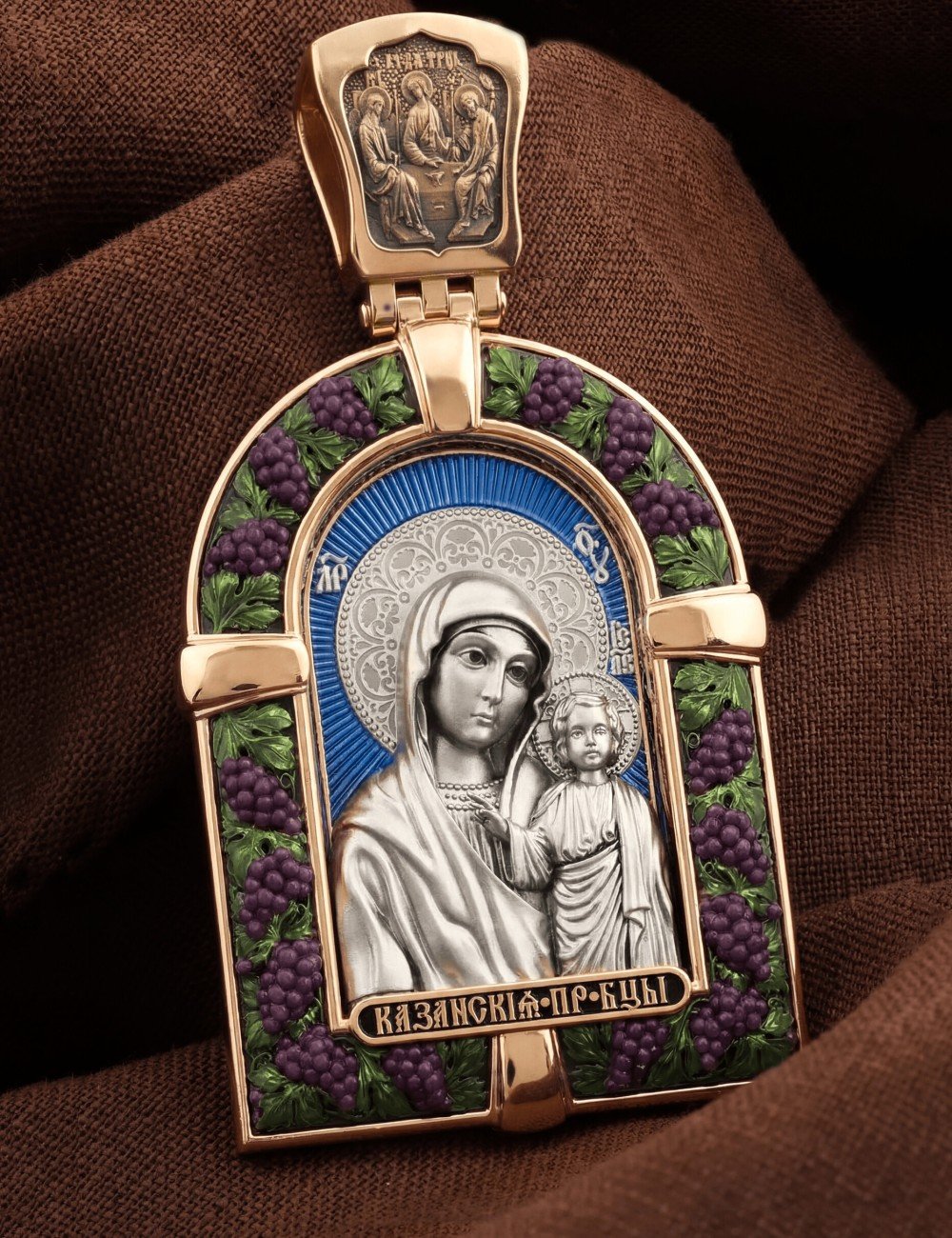 Образок из золота c эмалью