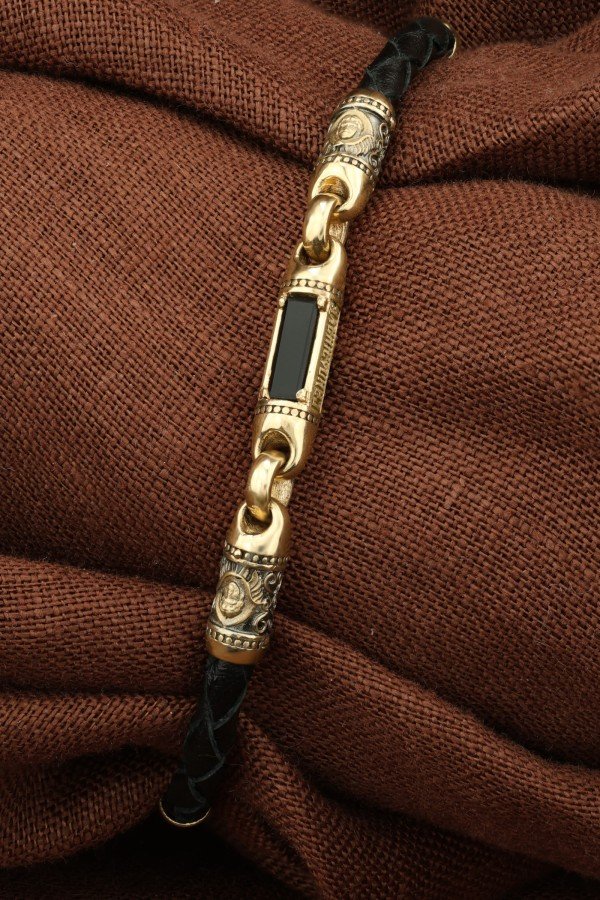 Браслет из лимонного золота c кожаным шнурком и ониксом