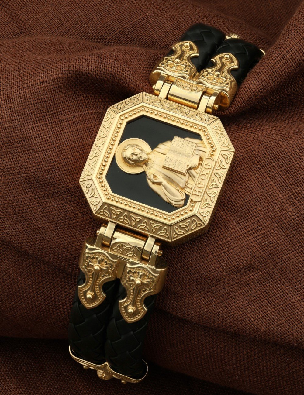 Браслет из лимонного золота c шнурком и ониксом