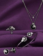 Колье из белого золота c бриллиантами и ониксом