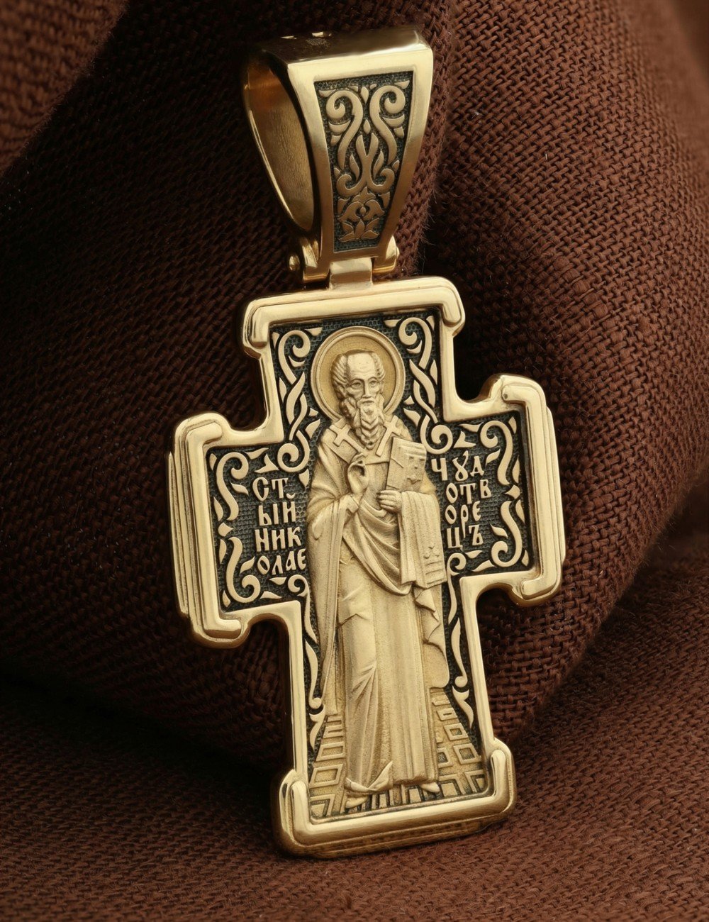 Крест из лимонного золота