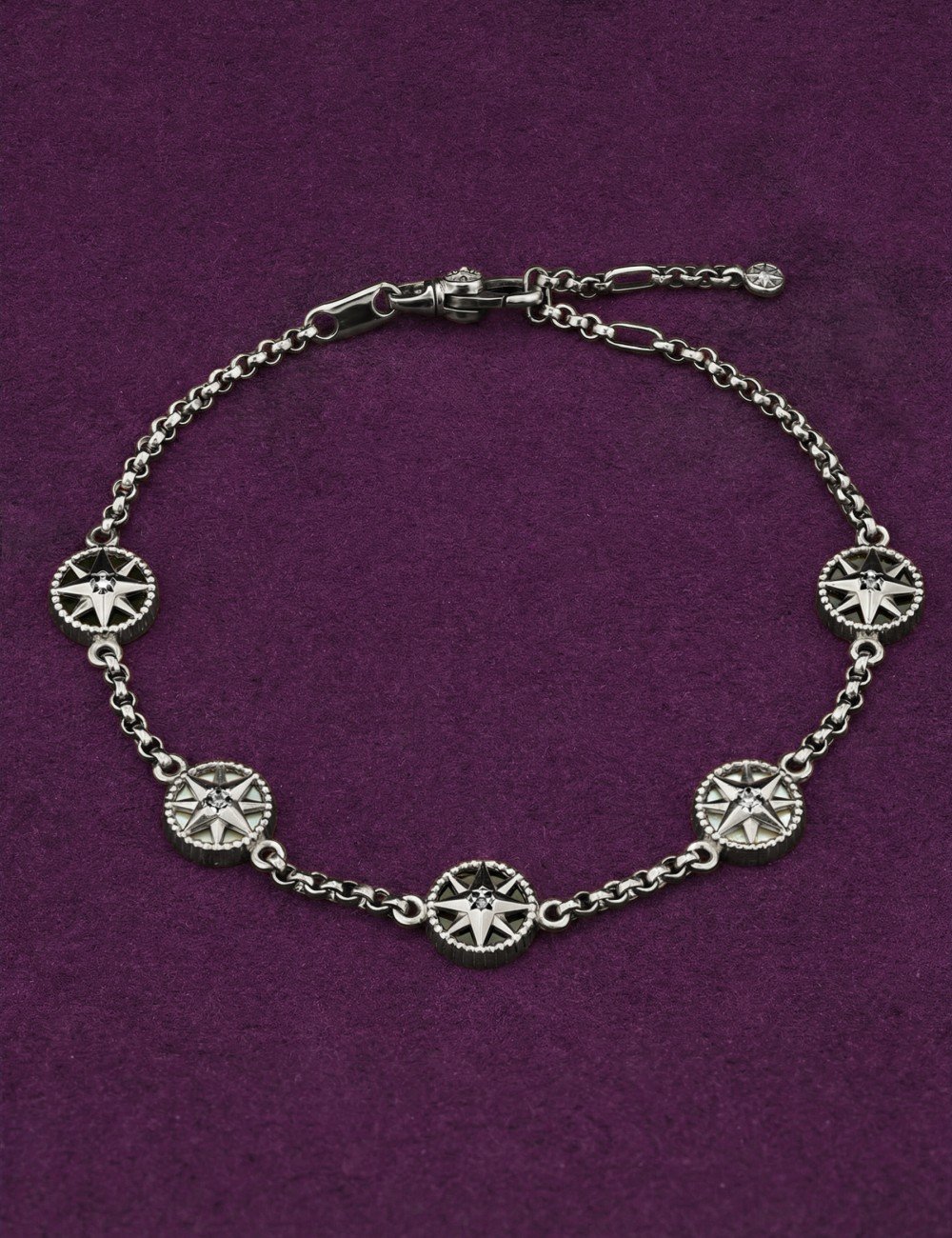 Браслет из белого золота c бриллиантами, ониксом и перламутром